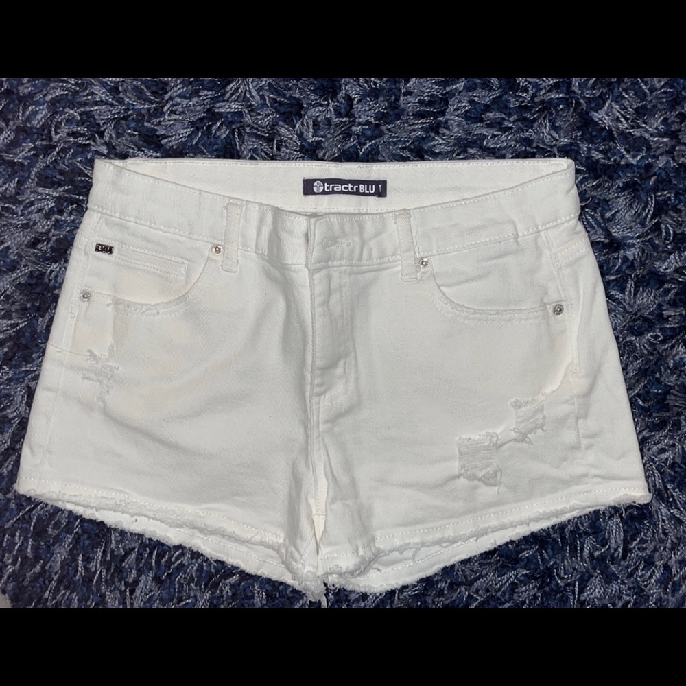 Tractr Blu Womens white frayed jean shorts